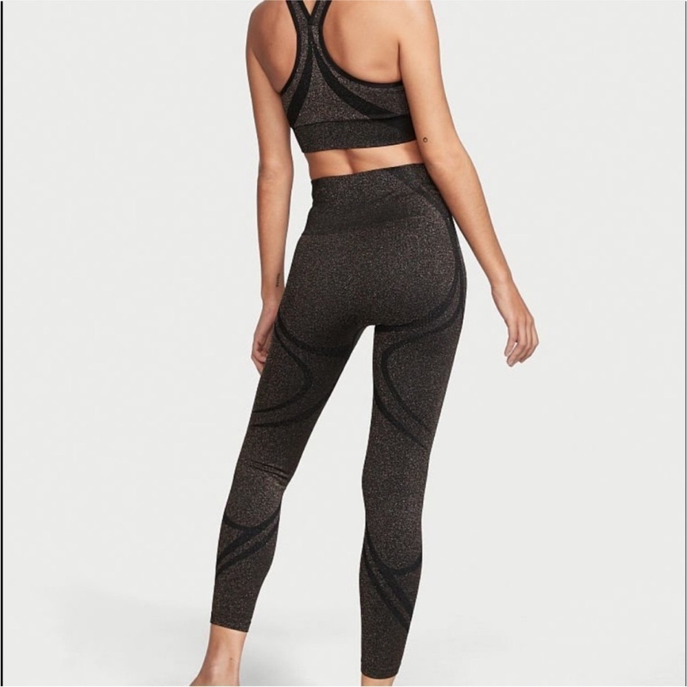 Victoria’s Secret Seamless Shine Flow on Point Leggings black & gold woman’s LG